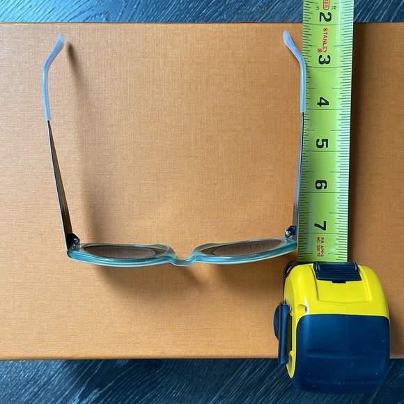 Mossimo Stingray 100% UV White Frame Sunglasses - Picture 8 of 9